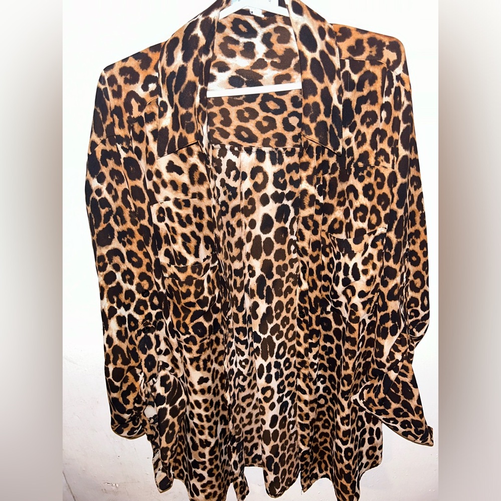 EXPRESS.. Slim Cheetah Print Convertible Sleeve Portofino Shirt!! SIZE M!!